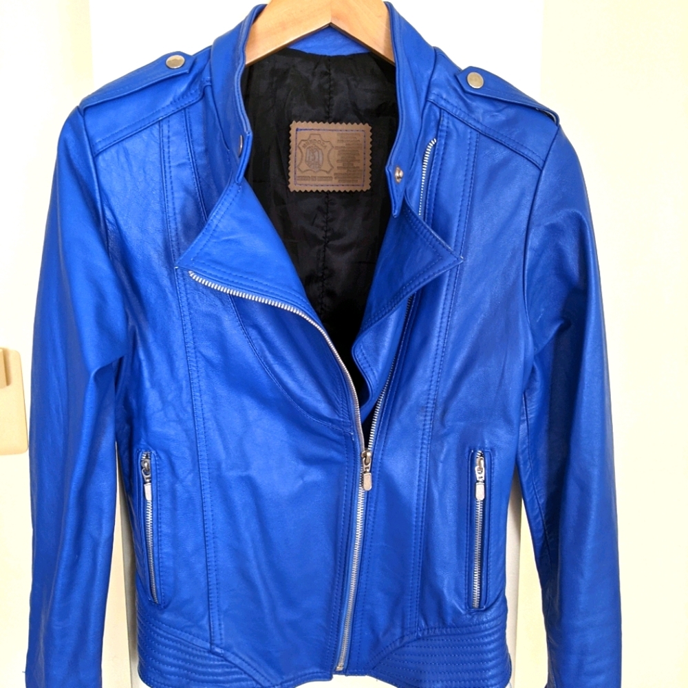 An Awsome blue leather jacket!!!!!